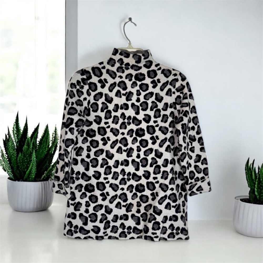 Tahari Black and Gray Leopard Print Patterned Mock Neck Sweater